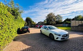 Acorn Lodge Hotel Gatwick & Parking